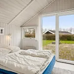 Chrisse - 250m From The Sea By Interhome